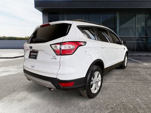 Used 2018 Ford Escape SE image 4
