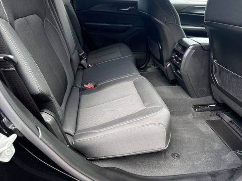 Used 2025 Jeep Grand Cherokee Laredo RWD image 15