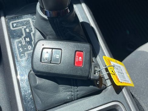 Used 2022 Toyota Tacoma TRD Off-Road w/ Technology Package image 13