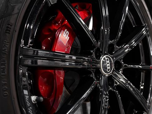 Used 2023 Audi S8 4.0T quattro image 33