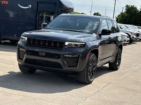 New 2026 Jeep Grand Cherokee Summit AWD/4WD image 11