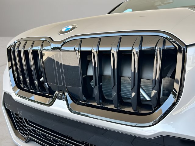 Certified 2026 BMW X1 xDrive28i AWD/4WD image 2