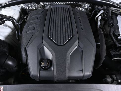Certified 2022 Porsche Macan AWD/4WD image 27