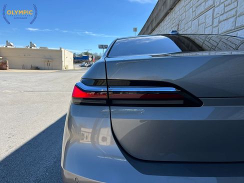 Used 2023 BMW 740i image 16