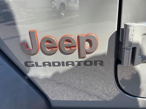 Used 2021 Jeep Gladiator Mojave AWD/4WD image 15