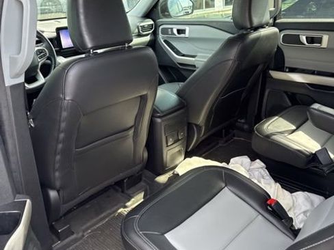 Used 2022 Ford Explorer XLT w/ Equipment Group 202A image 14