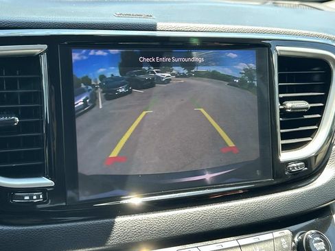 Used 2023 Chrysler Pacifica Touring-L FWD image 34