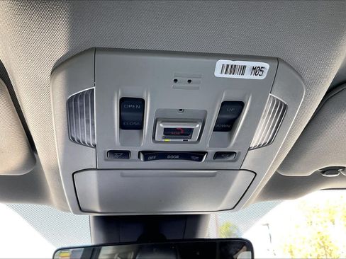 Used 2023 Toyota Highlander Limited FWD image 31