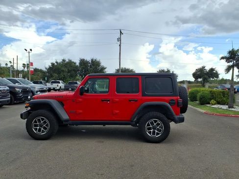 Used 2025 Jeep Wrangler Unlimited Rubicon AWD/4WD image 2