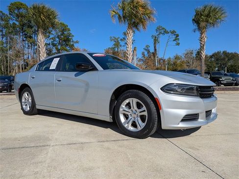 Used 2023 Dodge Charger SXT image 2