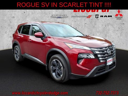 Used 2025 Nissan Rogue SV AWD/4WD image 1