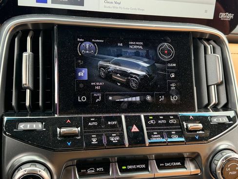 New 2026 Lexus LX 600 4WD w/ Luxury Package image 22