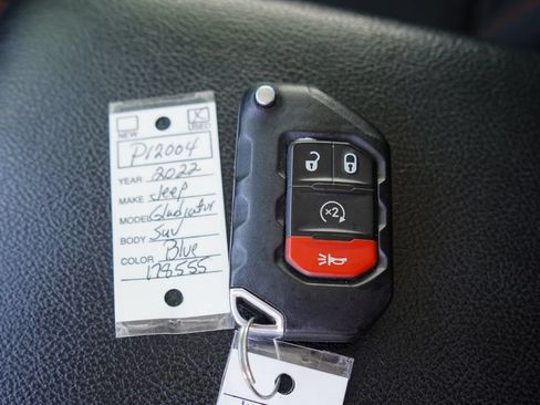 Used 2022 Jeep Gladiator Mojave w/ Cold Weather Group AWD/4WD image 39