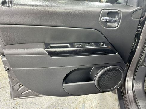Used 2016 Jeep Patriot High Altitude AWD/4WD image 12