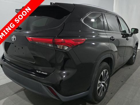 Used 2021 Toyota Highlander XLE AWD/4WD image 4