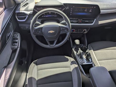 Used 2025 Chevrolet TrailBlazer LT AWD/4WD image 25