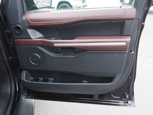 Used 2024 Ford Expedition Limited image 24