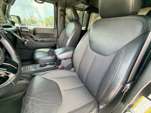 Used 2016 Jeep Wrangler Unlimited Sahara AWD/4WD image 15