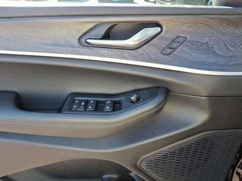 Used 2025 Jeep Grand Cherokee L Limited w/ Black Appearance Package image 12