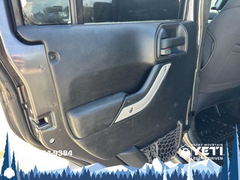 Used 2014 Jeep Wrangler Unlimited Rubicon AWD/4WD image 20
