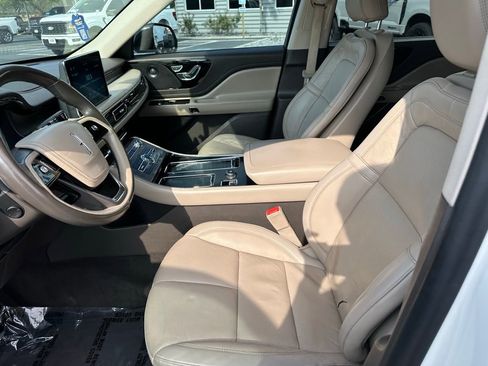 Used 2023 Lincoln Aviator Reserve image 11