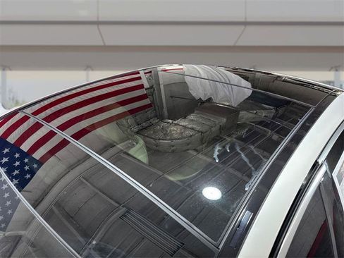 Used 2019 Mercedes-Benz E 300 4MATIC image 12