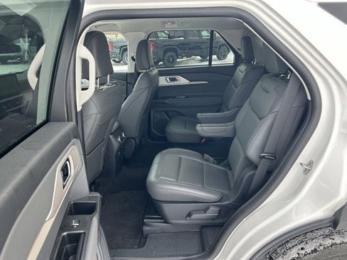 Used 2025 Ford Explorer Active w/ Active Comfort Package image 10