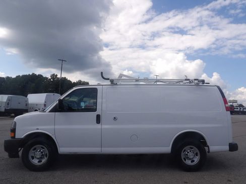 Used 2018 Chevrolet Express 2500 w/ Driver Convenience Package RWD image 54
