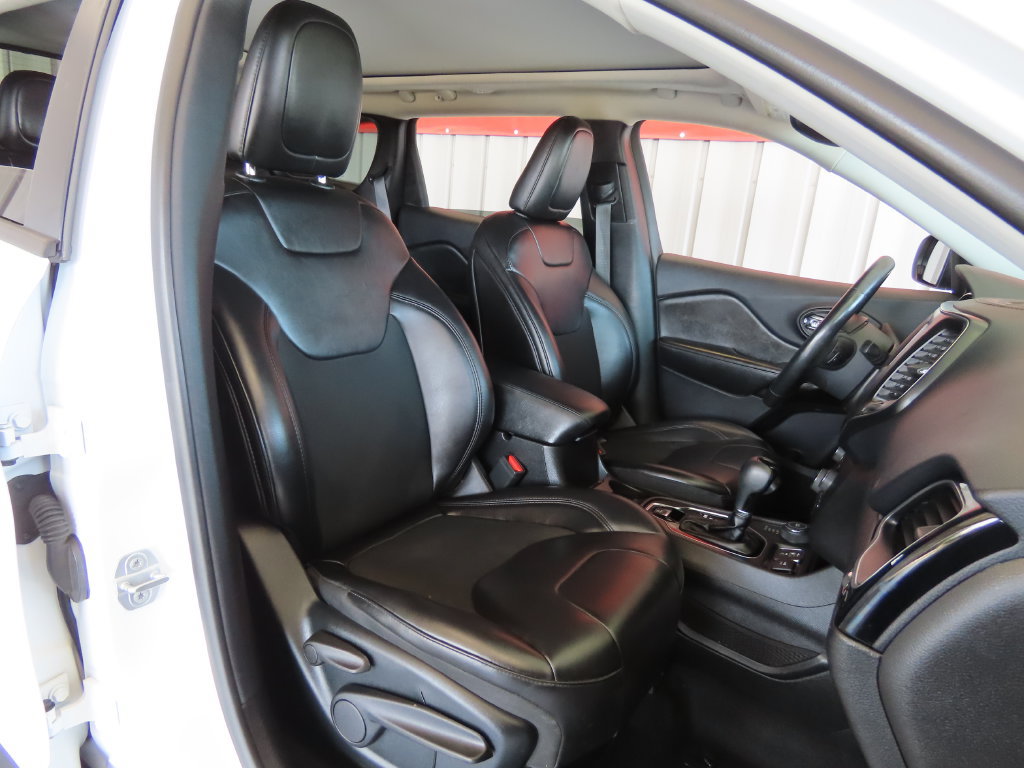 Used 2019 Jeep Cherokee Latitude Plus AWD/4WD image 35