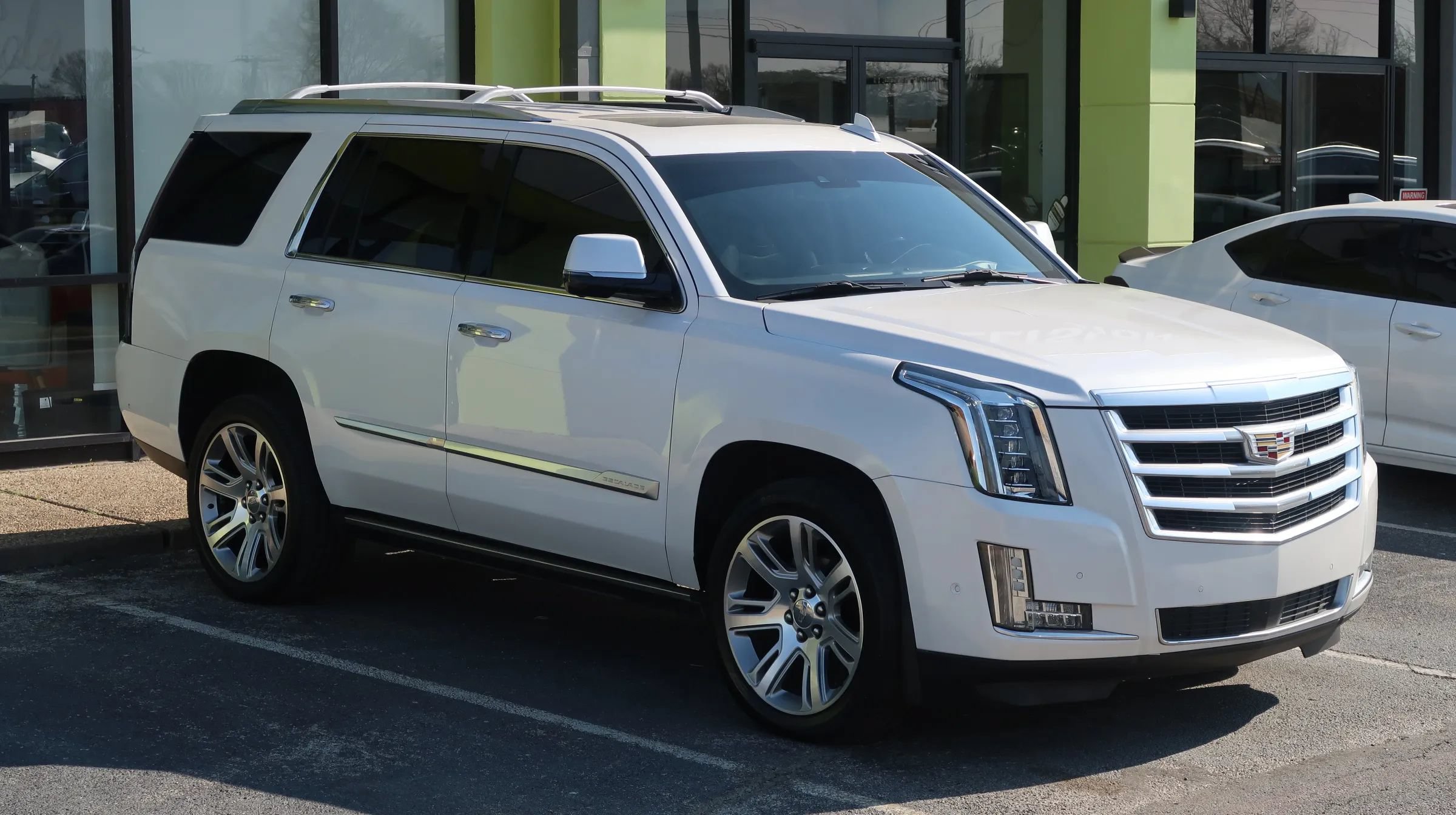 Used 2018 Cadillac Escalade Premium Luxury AWD/4WD image 5