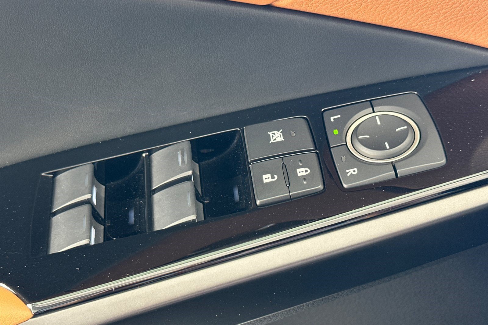 Used 2023 Lexus IS 300 w/ Comfort Package RWD image 13