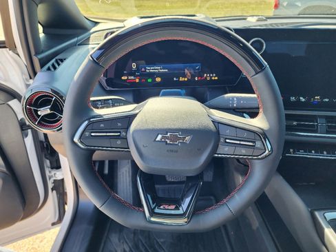 New 2025 Chevrolet Equinox EV RS image 10