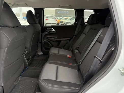 Used 2023 Mitsubishi Outlander ES image 15