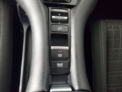 Certified 2024 Honda HR-V LX image 19