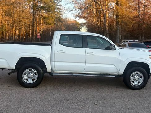 Used 2018 Toyota Tacoma SR image 8