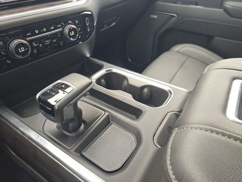 Used 2022 Chevrolet Silverado 1500 LTZ w/ LTZ Convenience Package II AWD/4WD image 37
