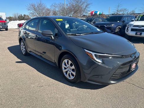 Used 2025 Toyota Corolla LE image 9