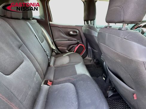 Used 2016 Jeep Renegade Trailhawk AWD/4WD image 31