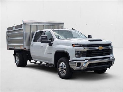 New 2025 Chevrolet Silverado 3500 LT image 9