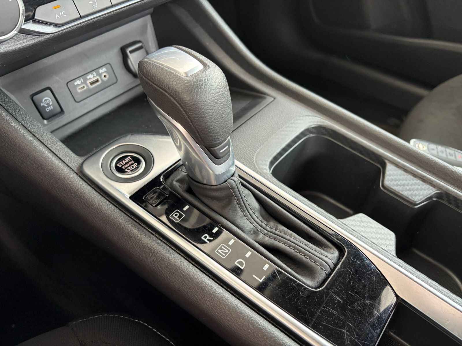 Used 2025 Nissan Sentra SV FWD image 40