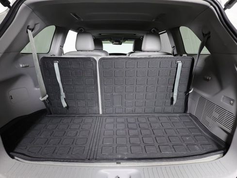 Used 2017 Toyota Highlander Limited image 19