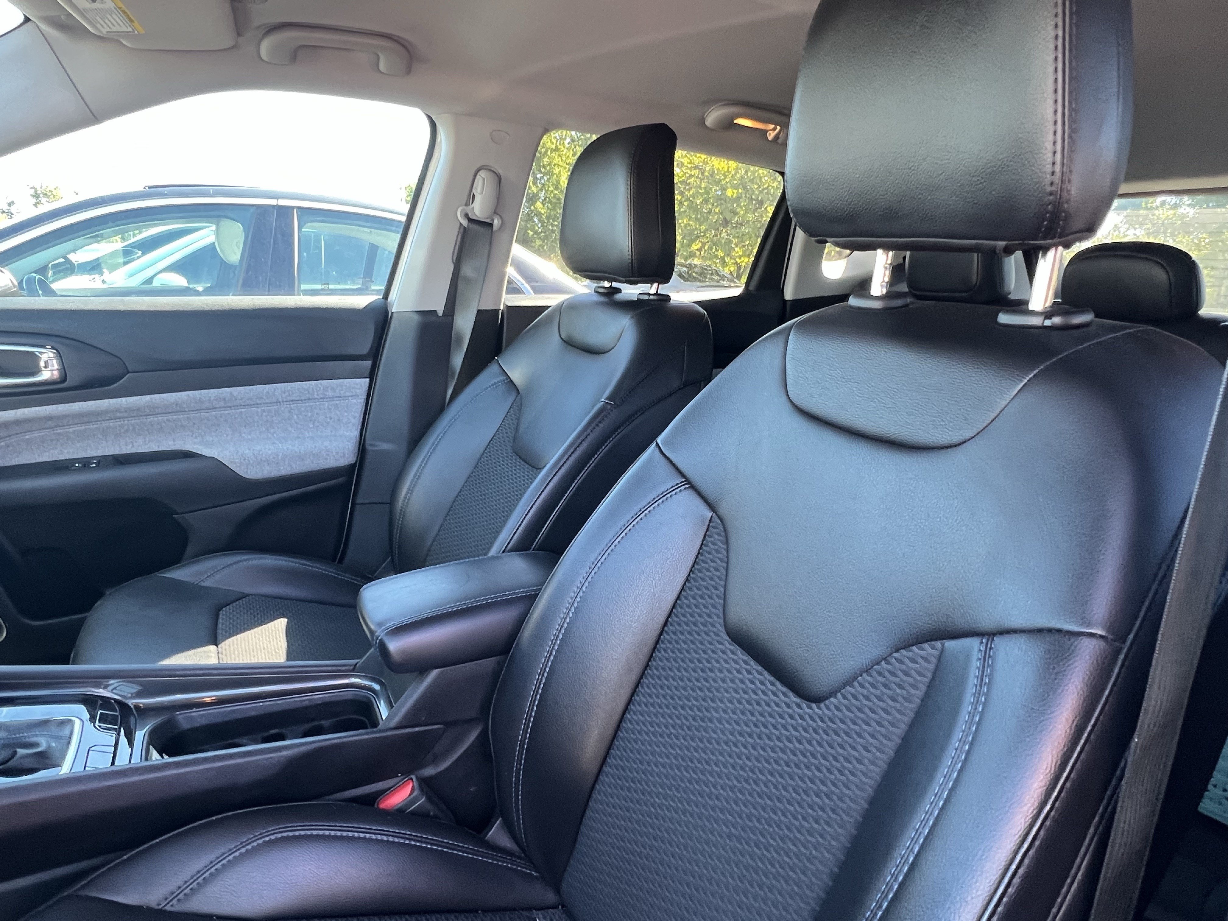 Used 2022 Jeep Compass Latitude FWD image 16