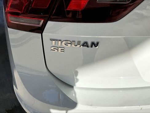 Used 2018 Volkswagen Tiguan SE w/ Panoramic Sunroof Package image 7