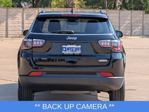 Used 2022 Jeep Compass Latitude w/ Sun and Sound Group FWD image 4