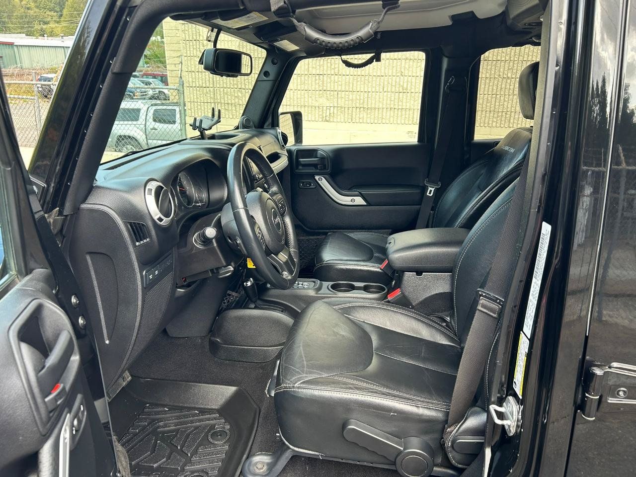 Used 2014 Jeep Wrangler Unlimited Rubicon w/ Connectivity Group AWD/4WD image 10