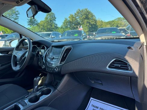 Used 2017 Chevrolet Cruze LT w/ Convenience Package FWD image 19
