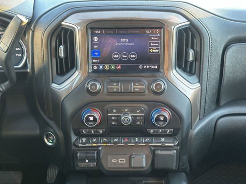 Used 2020 Chevrolet Silverado 3500 High Country image 25