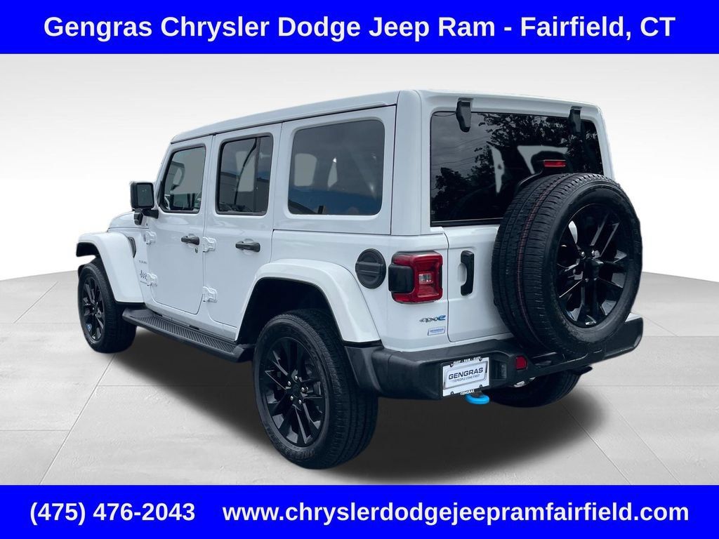 Used 2023 Jeep Wrangler Unlimited Sahara w/ Cold Weather Group AWD/4WD image 5