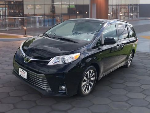 Used 2019 Toyota Sienna XLE AWD/4WD image 6