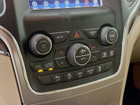 Used 2018 Jeep Grand Cherokee Limited image 22